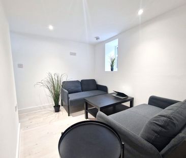 New Refurb - Centre of Westbury - Photo 5