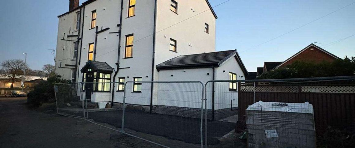 Oldham Road Room 1 - Photo 1