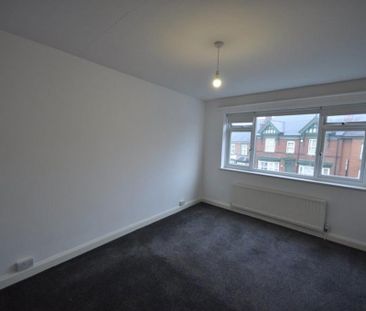 3 bedroom flat to rent - Photo 3