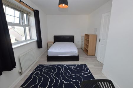 1 bedroom in a house share to rent - Photo 2