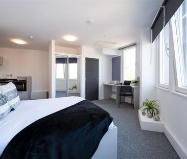 1 bedroom in a flat share to rent - Photo 6