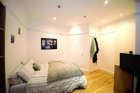 3 bedroom flat to rent - Photo 3