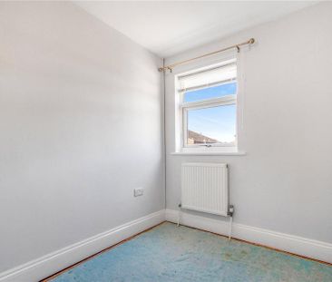 3 bedroom end of terrace house to rent - Photo 2