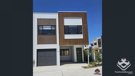 4 Bedroom Townhouse - Photo 2