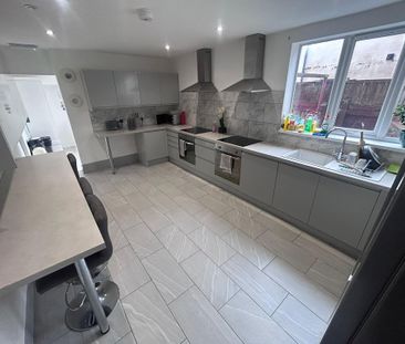 1 bedroom in a house share to rent - Photo 3