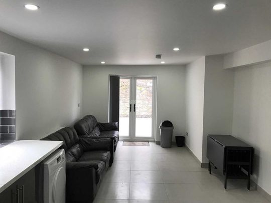 6 bedroom terraced house to rent - Photo 1