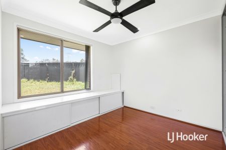 Beautiful Spacious 3 Bedroom Home - Available Now! - Photo 2