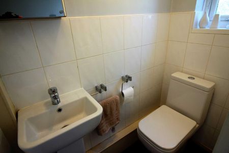 2 bedroom end of terrace house to rent - Photo 4