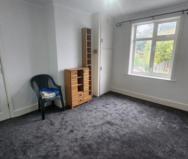 4 bedroom detached house to rent - Photo 4