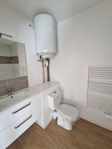 Location Appartement 1 pièce 22m² LA ROCHE SUR YON 85000 - Photo 3