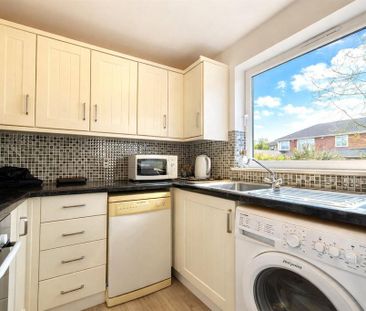 2 bedroom flat to rent - Photo 3