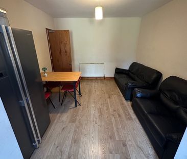 5 Bed Semi-Detached House, Bonnington Road, LE2 - Photo 1