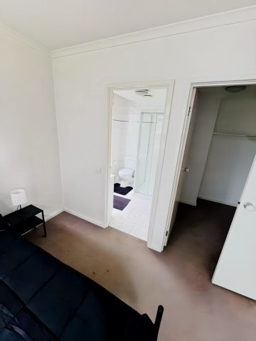 3 Bedrooms 2 Bathrooms - Photo 4