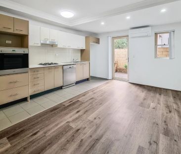 RENOVATED 3 BEDROOM DOUBLE STOREY APARTMENT WITH NEW FLOORING THROU... - Photo 3