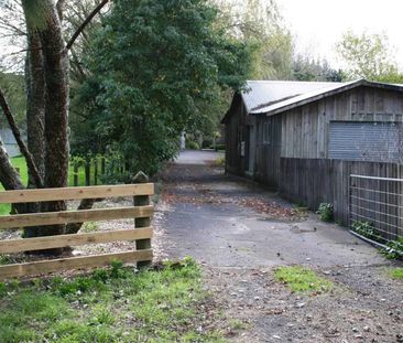 Country Living - Photo 2