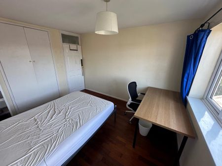 4 bedroom flat to rent - Photo 4