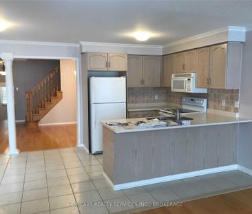 For Lease - 83 Snedden Avenue, Aurora, Ontario - Photo 6