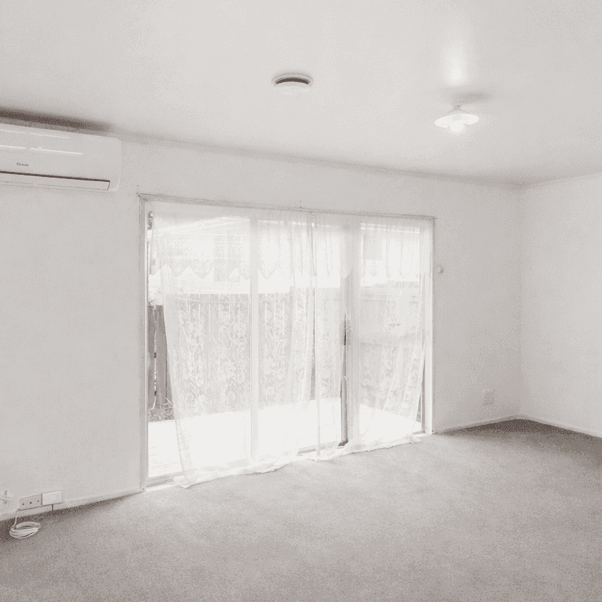 Inviting three bedroom home with open plan living in Papatoetoe! - Photo 1