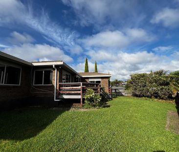 4 Bedroom, 2 Bathroom, 2 Living! - Photo 3