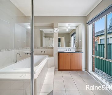 Spacious three-bedroom house in Cranbourne East! - Photo 1