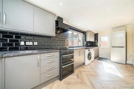 Milborough Crescent, Hither Green, SE12 - Photo 5