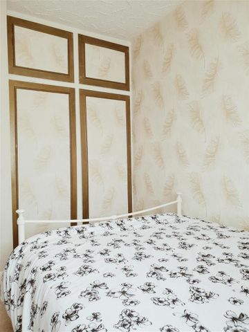 4 bedroom terraced house to rent - Photo 3