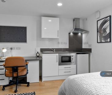 Studio to rent - Photo 3