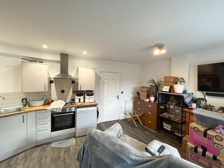 1 bedroom flat to rent - Photo 2