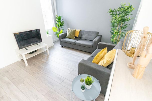 Stansted #70 - Photo 1