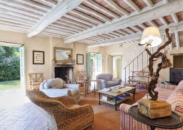 Villa Gladiolo - beautiful countryside estate among olive groves