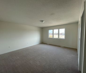 For Lease - 20 PHOENIX Boulevard, Barrie, Ontario - Photo 4