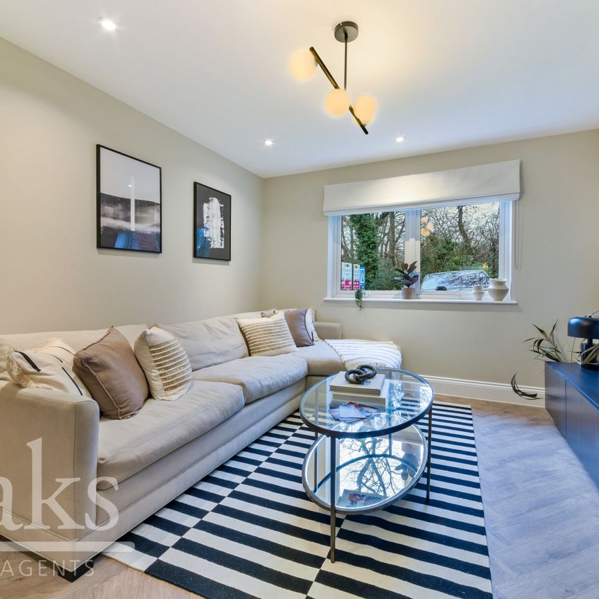 The Gallop, South Croydon, Surrey - Photo 1