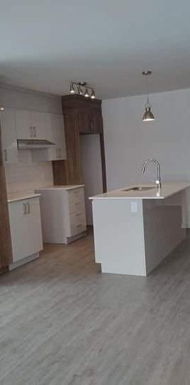 2 CH - 2 SDB - Laval - $2,000 /mo - Photo 1