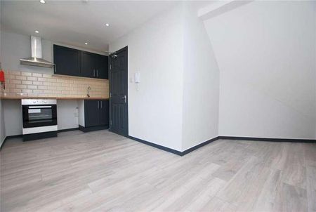 Raymond Crescent, Guildford, Surrey, GU2 - Photo 2