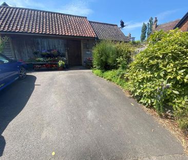2 bedroom end of terrace house to rent - Photo 2