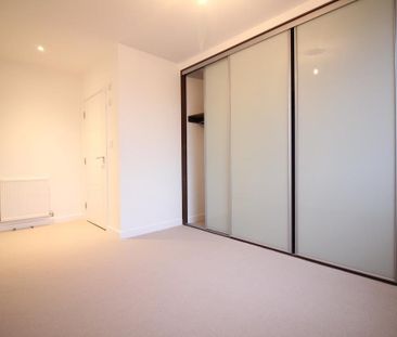 Bollo Bridge Road, London - Photo 2