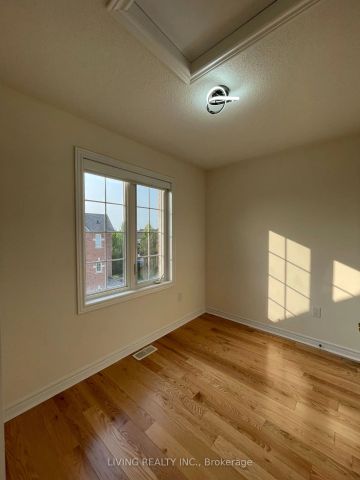 Condo Townhouse For Lease | N9255946 - Photo 4