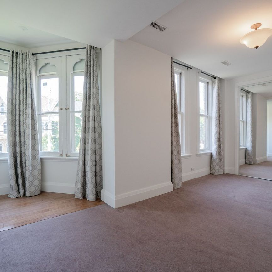 For Lease - 215-217 Carlton Street Unit# Unit 2, Toronto, Ontario - Photo 1