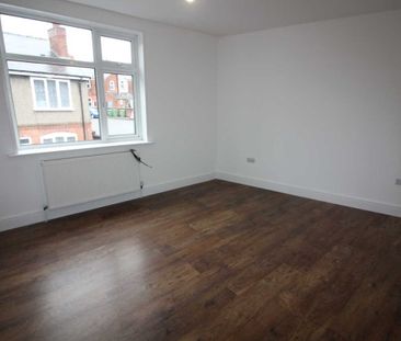 3 bed Flat - Photo 4