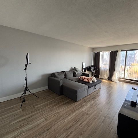 420 Parkdale Ave - Photo 1