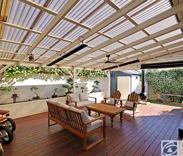 Incredible family home in sought after South Scarborough pocket - Photo 2