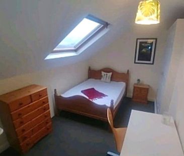 4 Bed - 9 Wetherby Grove, Burley, Leeds - LS4 2JH - Student - Photo 2