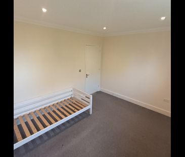 3 Bed Flat, Glencar Court, SE19 - Photo 2
