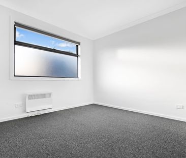 6 Cumin Way, Cranbourne East VIC 3977 - Townhouse For Rent | Domain - Photo 3