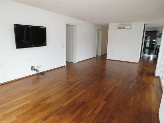 Großzügige helle Vier-Zimmer-Penthouse-Wohnung, mit großer Sonnenterrasse und zwei Bädern in Feldkirch - Photo 1