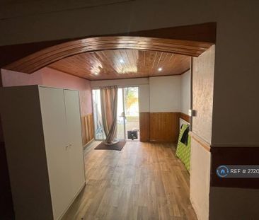 1 bedroom in a flat share to rent - Photo 1