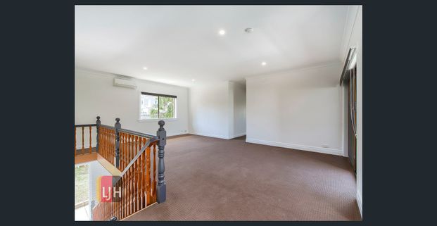 LARGE 3 BEDROOM UNIT IN QUIET LOCATION IN NORTHGATE! - Photo 1