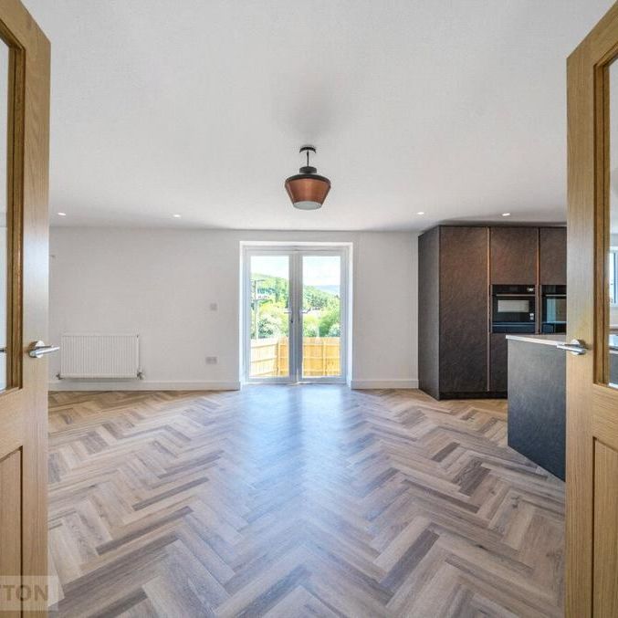 5 bedroom detached house to rent - Photo 1