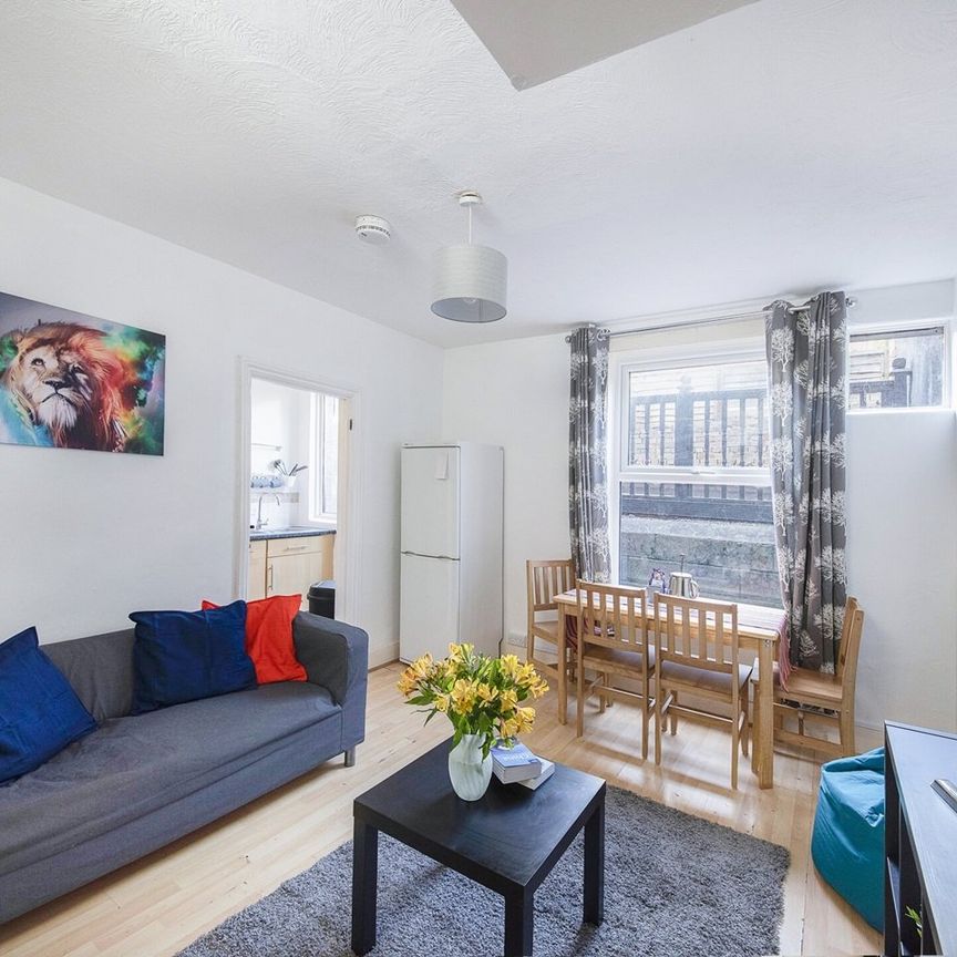 6 Bed Terraced House, Milner Road, BN2 - Photo 1