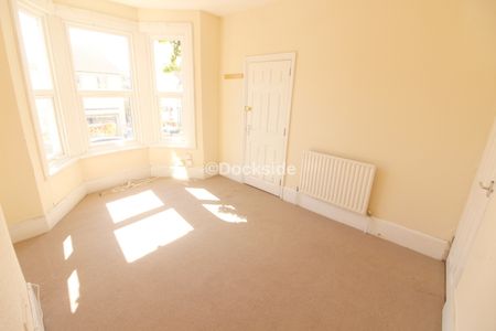 2 bed to rent in Luton Road, Chatham, ME4 - Photo 3